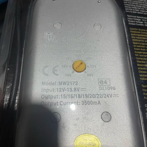 universal DC converter 3500ma for laptops with 12 volt car connector. - Picture 6 of 8